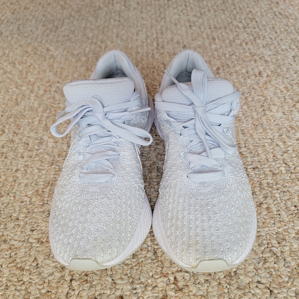 Nike Women's Light Gray React Infinity Flyknit - Picture 3 of 10